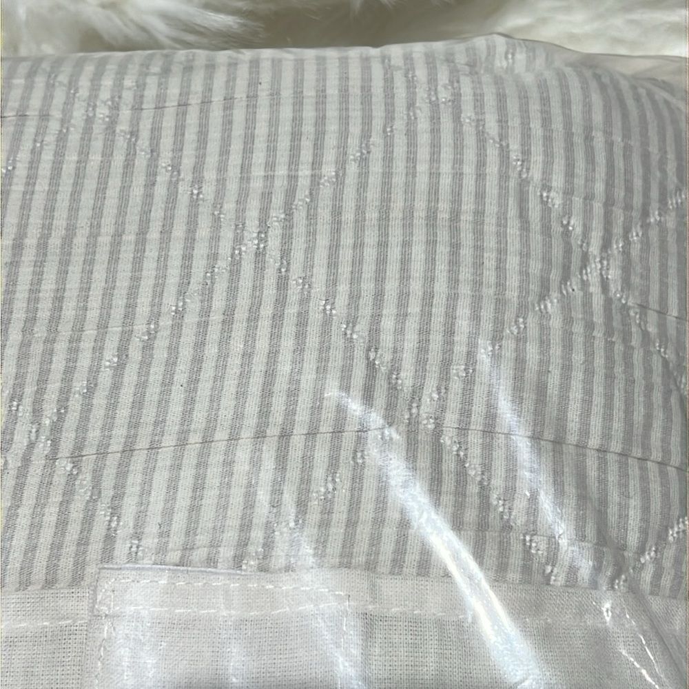hearth & hand with magnolia quilt, diamond matelasse, jet grey striped F/Q - Picture 6 of 6